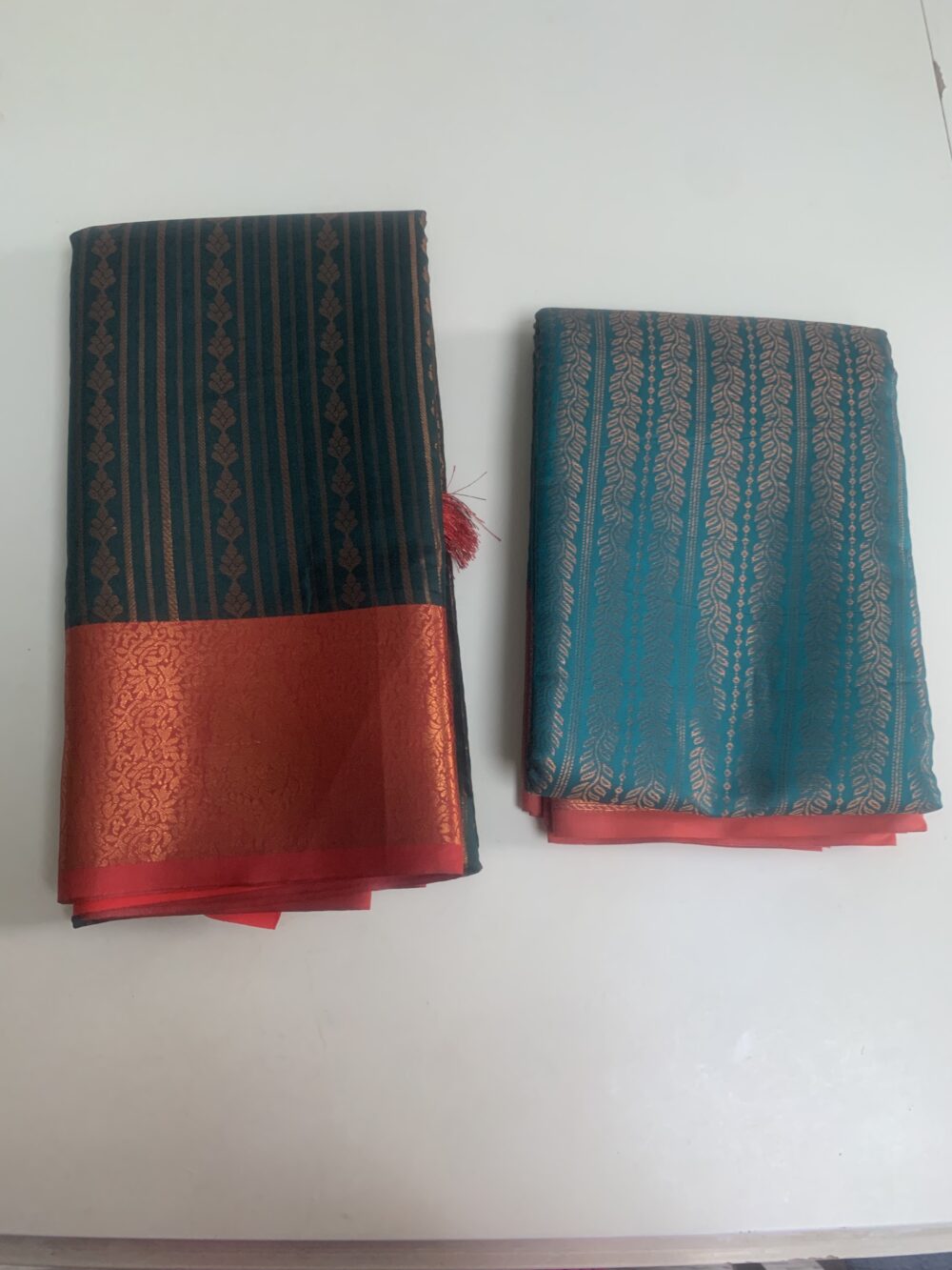 Silk saree in dark green with contrast border and blouse piece in red - Image 2