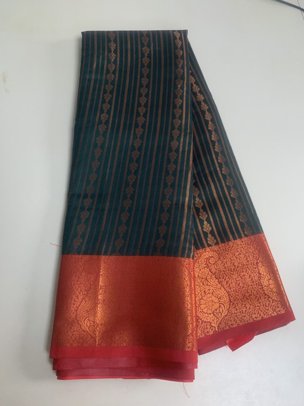 Silk saree in dark green with contrast border and blouse piece in red - Image 4