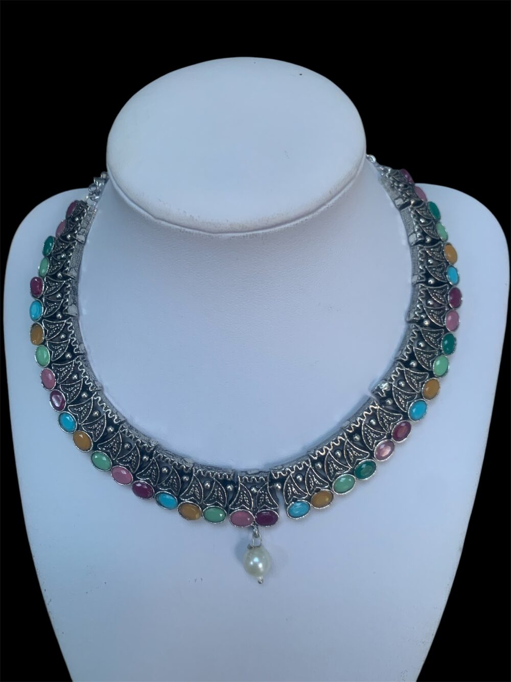 Necklace with earrings in different colours - Image 3