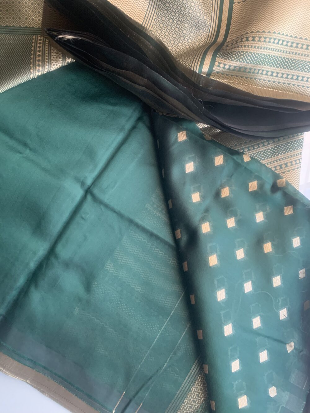 Silk saree with Gold - Image 3