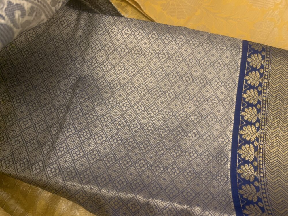 Silk saree in yellow and dark green - Image 4